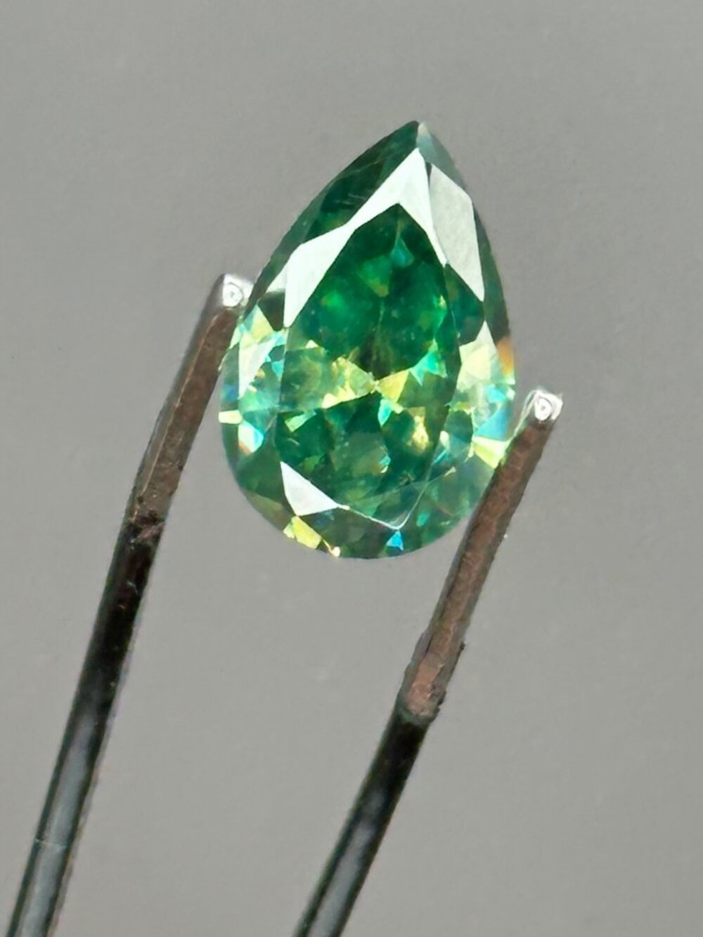 Large Green Diamond - Picture 5 of 15